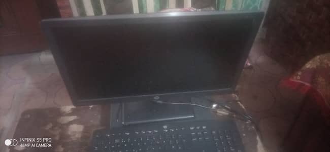 Computer for sell with 22 inches LCD HP company 10 by10 coundition