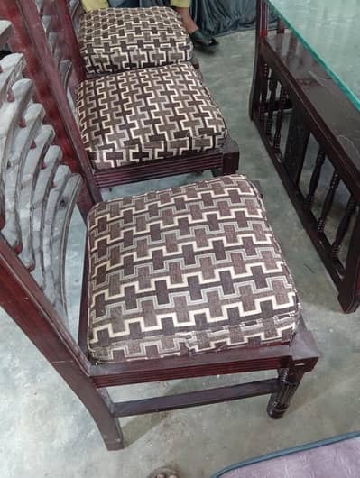 6 chairs lush condition and good aluminium dining table new condition