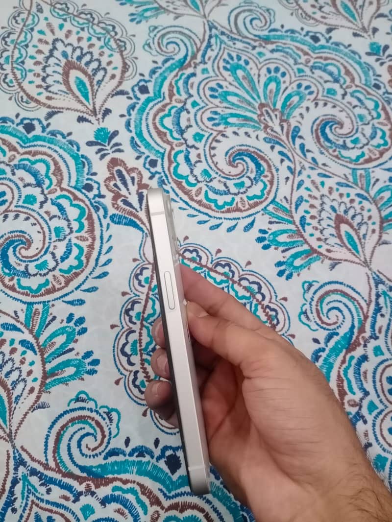 Apple iPhone 13 7