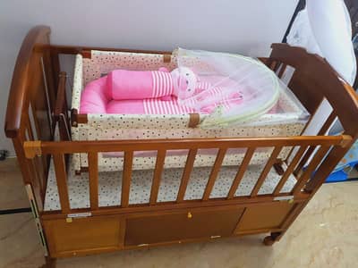 Baby cot very good quality 9/10