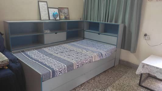 trundle bed