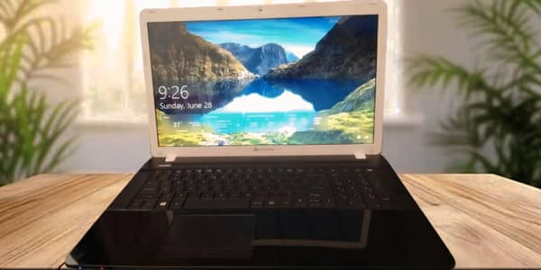 Gateway NV76R44u 17.3" Intel Core i3-3110M 8RAM 320GB SATA HDD