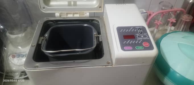 Flour kneeling machine