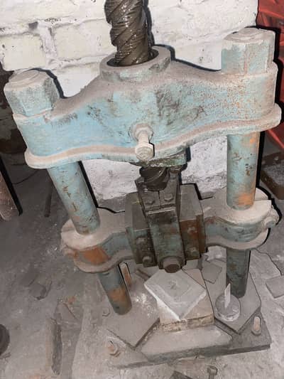 Hand Press machine size 2 hai few months use