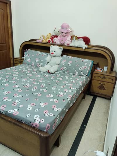wooden bed set