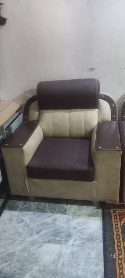 urgent sale Sofa set