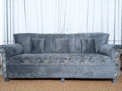 5 seater sofa only 2 months used