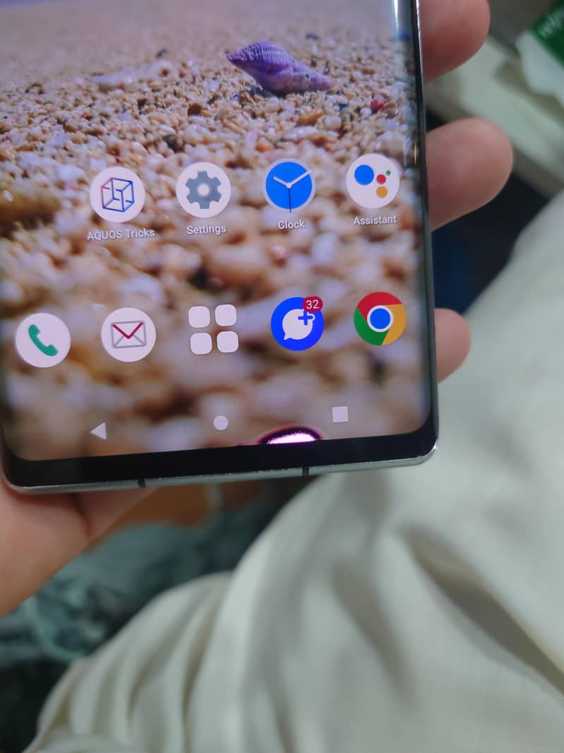 Sharp Aquos R6 5