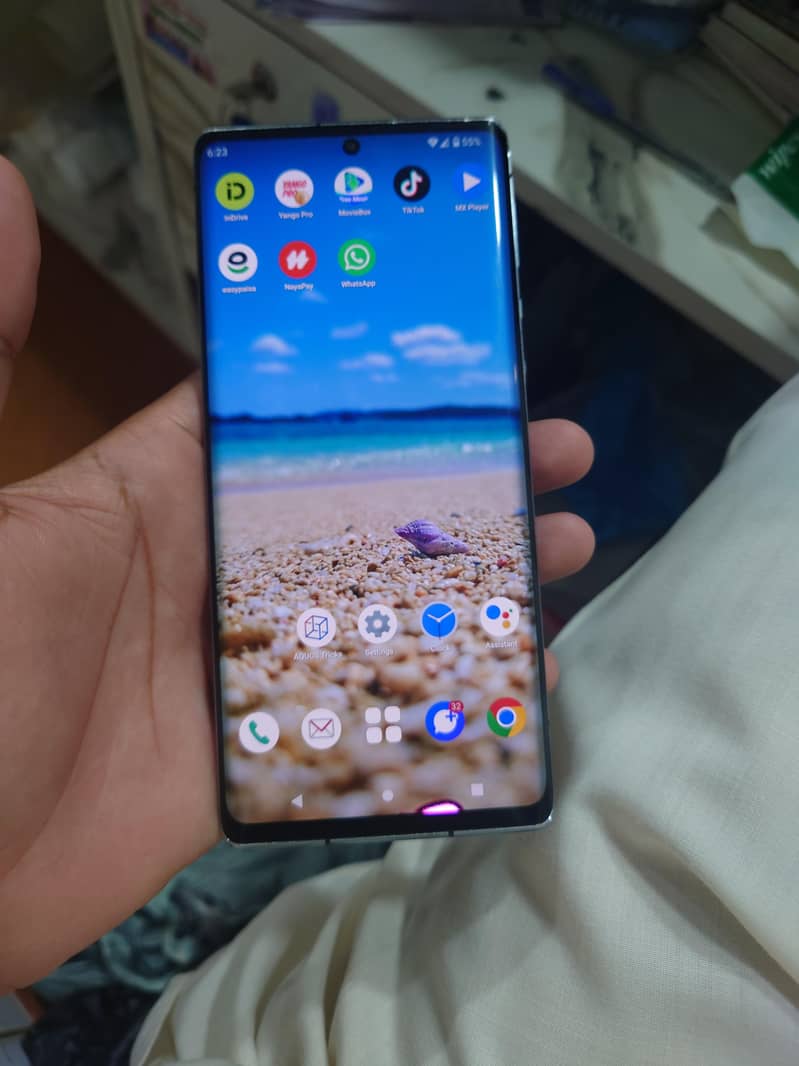 Sharp Aquos R6 6