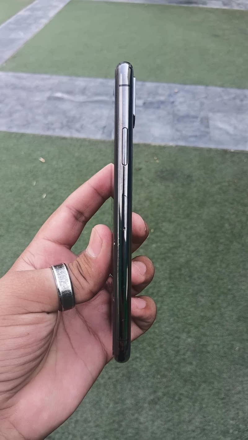 Apple iPhone X 4