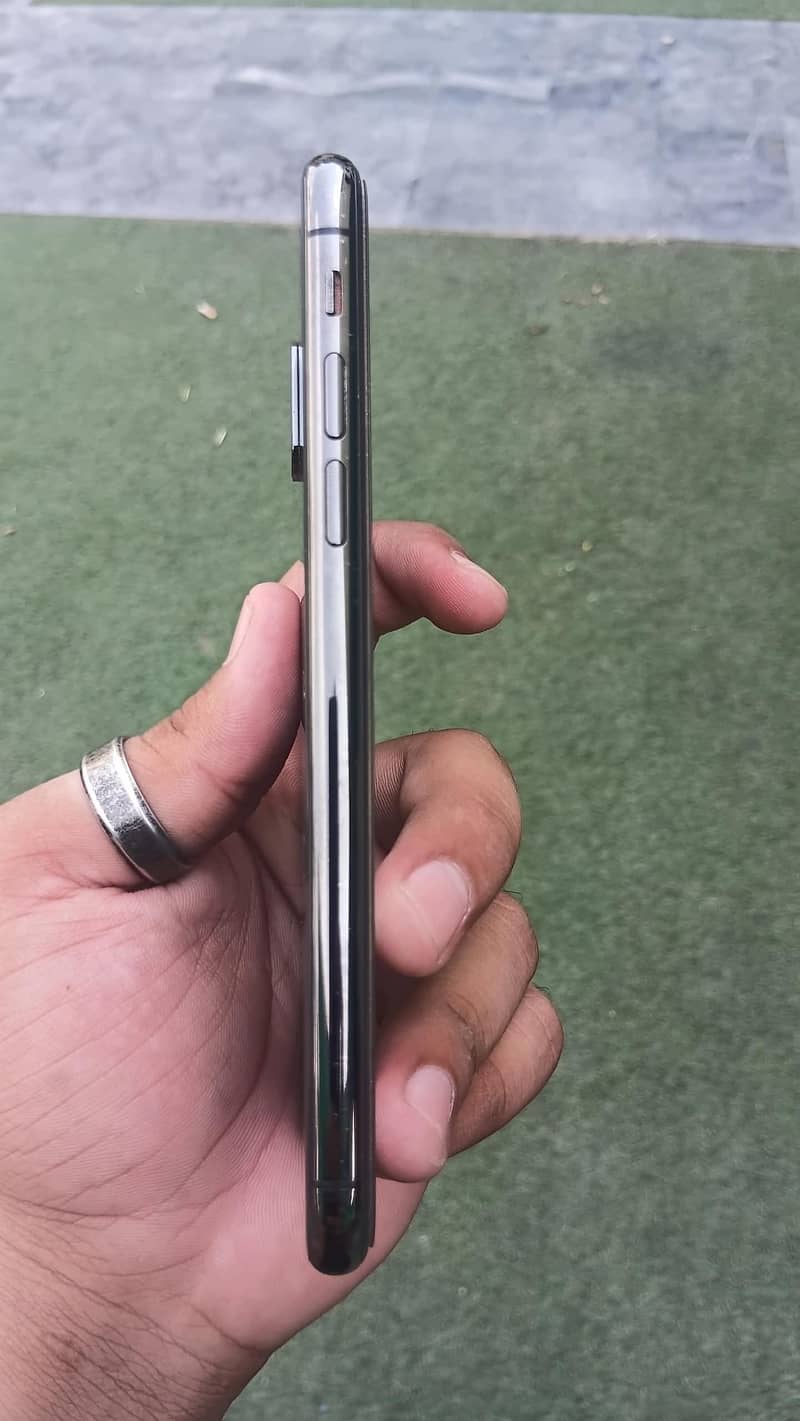 Apple iPhone X 5