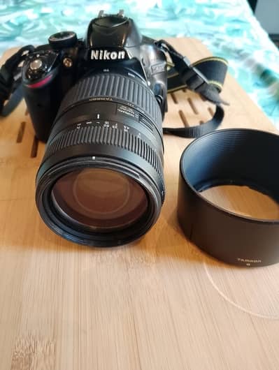 DSLR Nikon D3200 with 2 lens and flash light