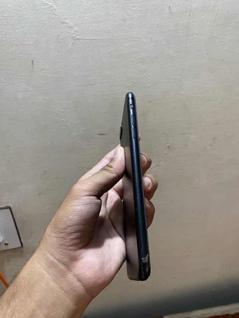 Apple iPhone 7 Plus 1