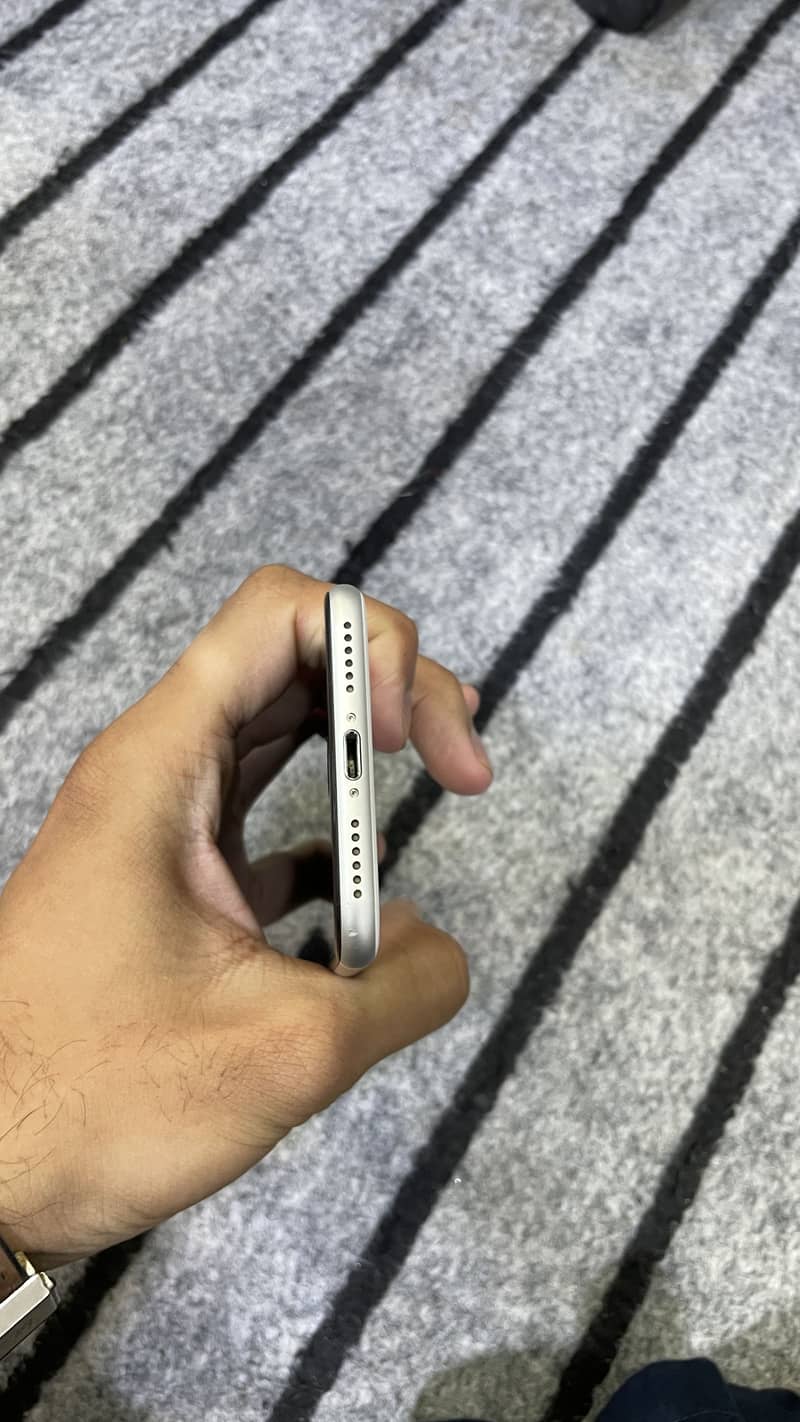 Apple iPhone SE 3