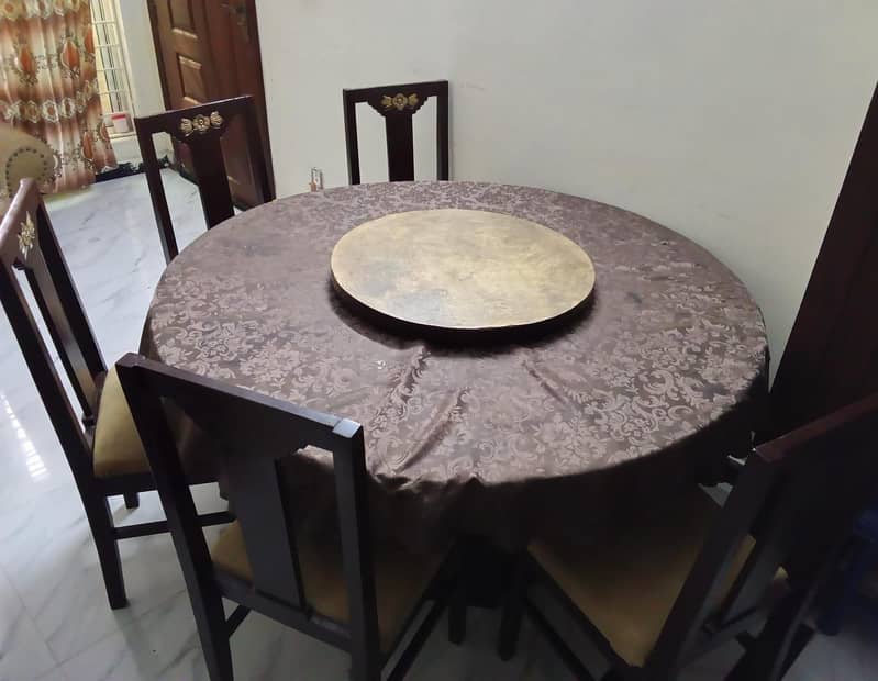 Dining table 0