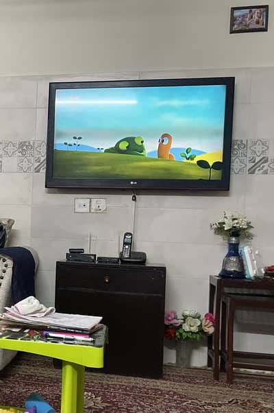 LG 43" LCD TV – Excellent Picture Quality 1080p