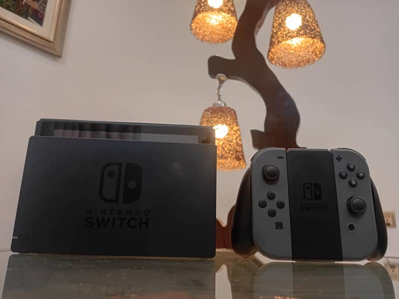 Nintendo switch with five game chips 0