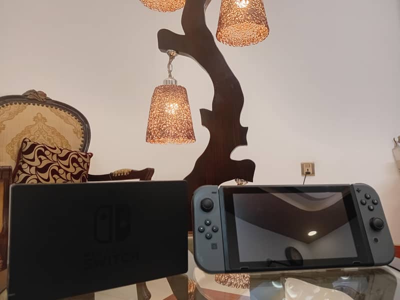 Nintendo switch with five game chips 1