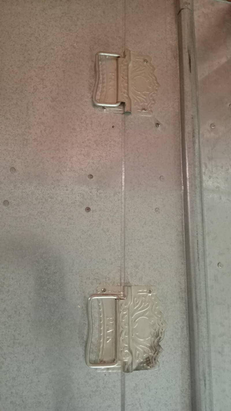 Trunck with stand 2