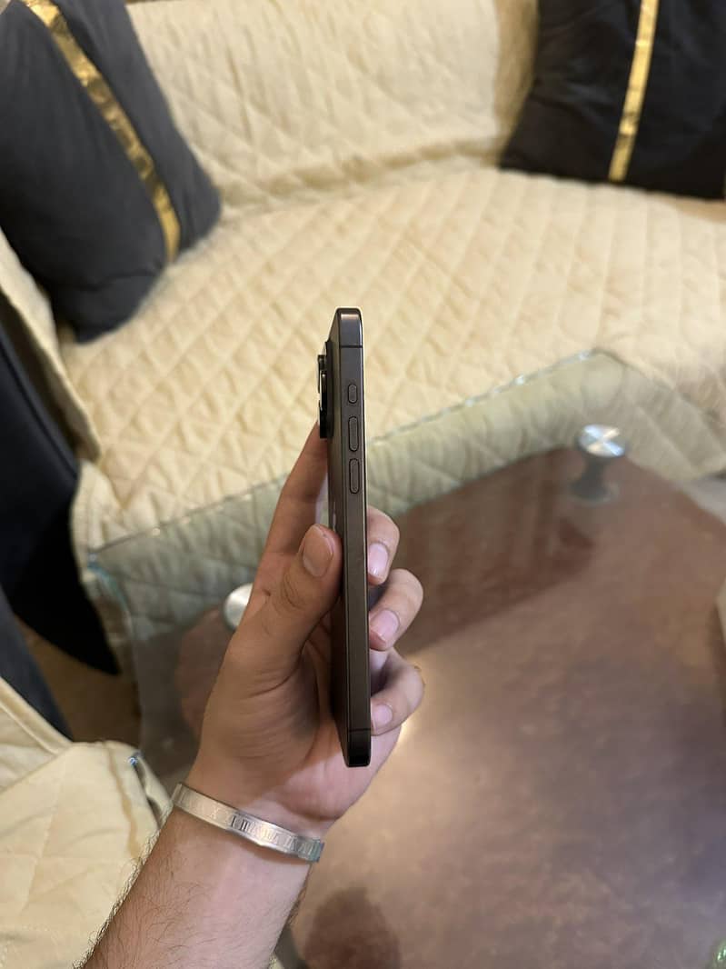 iPhone 15 Pro Max 1