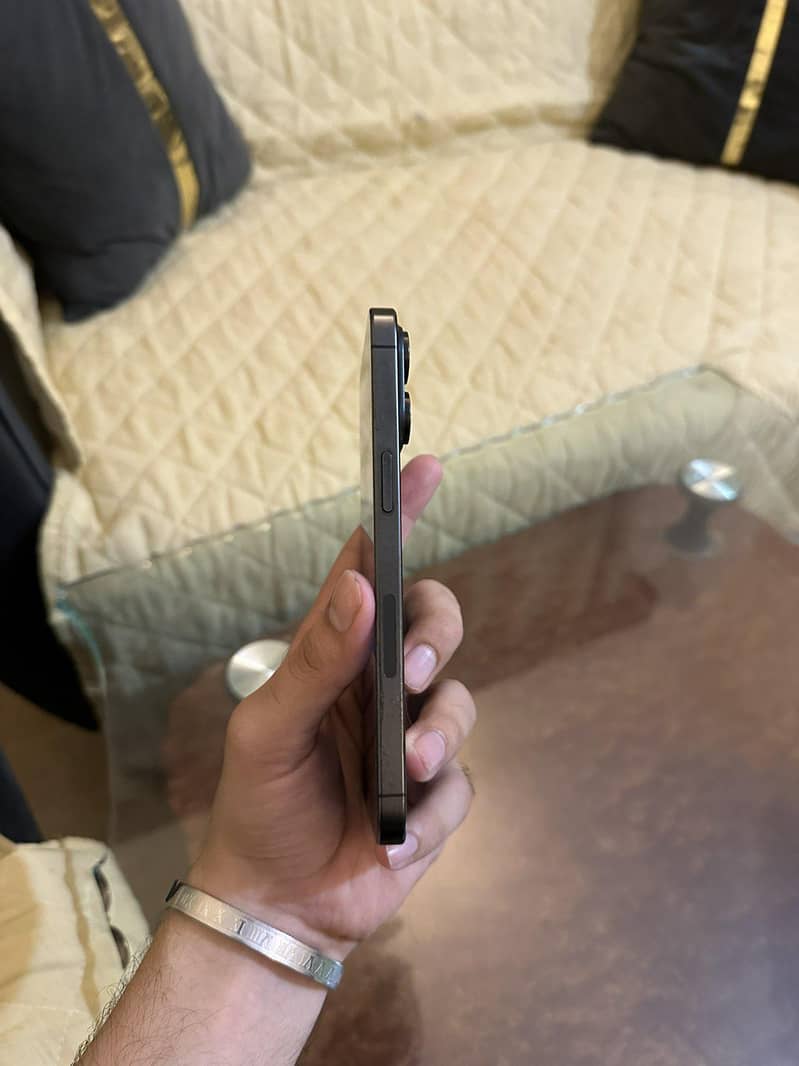 iPhone 15 Pro Max 2
