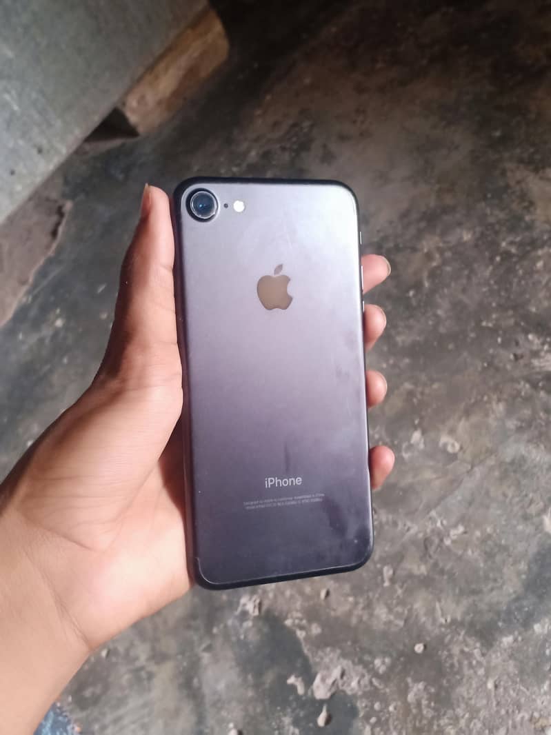 Apple iPhone 7 0