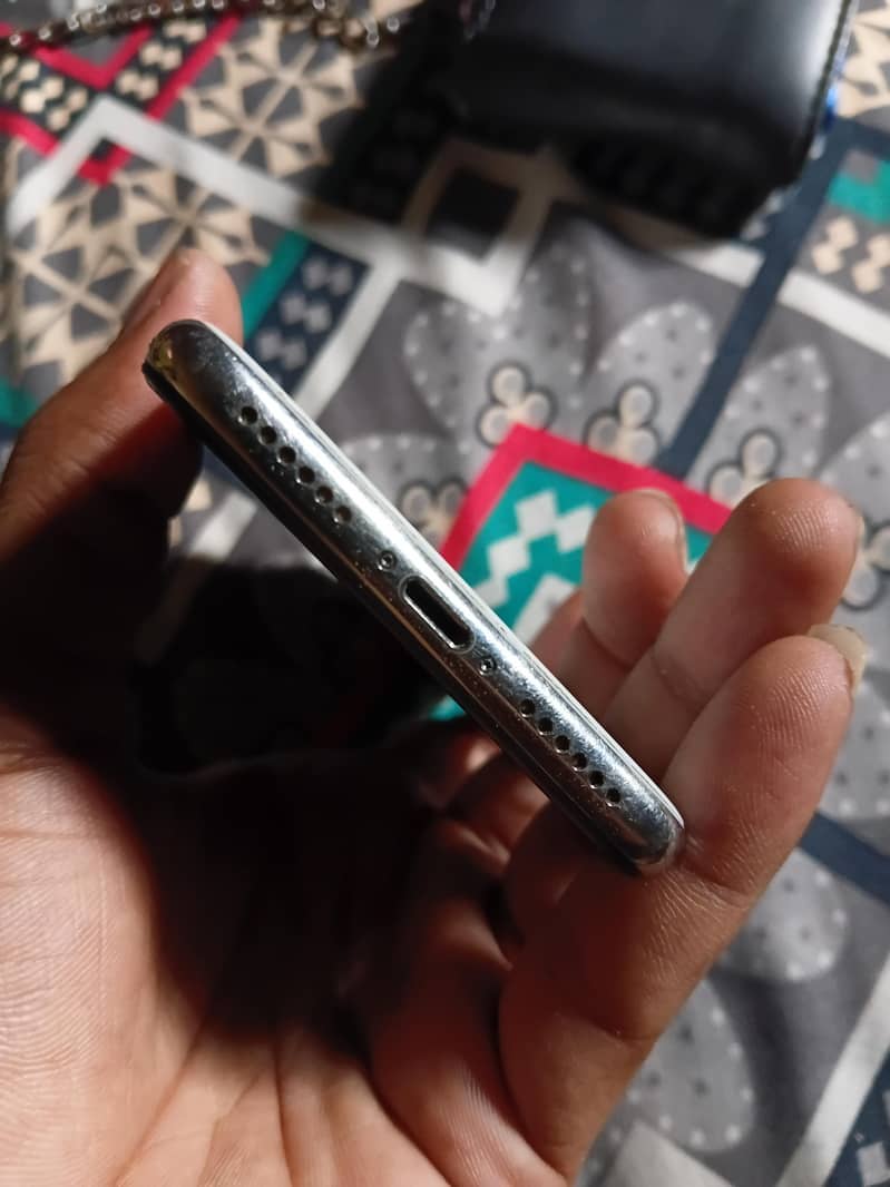 Apple iPhone X 3