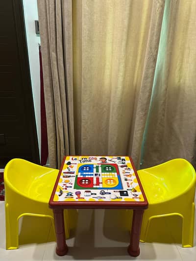 Kids table and chair
