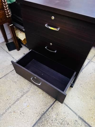 Wooden 3 drawers chester
