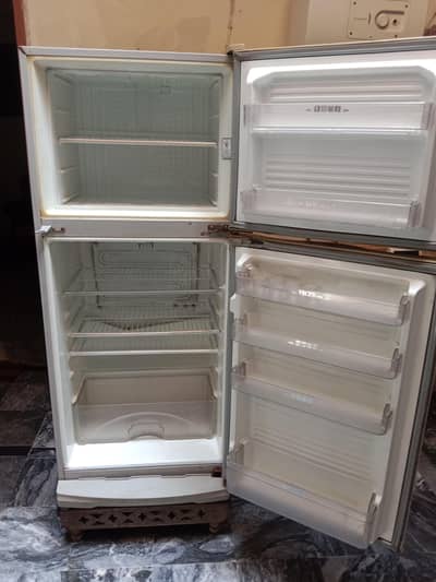 Dawlance medium size refrigerator for sale