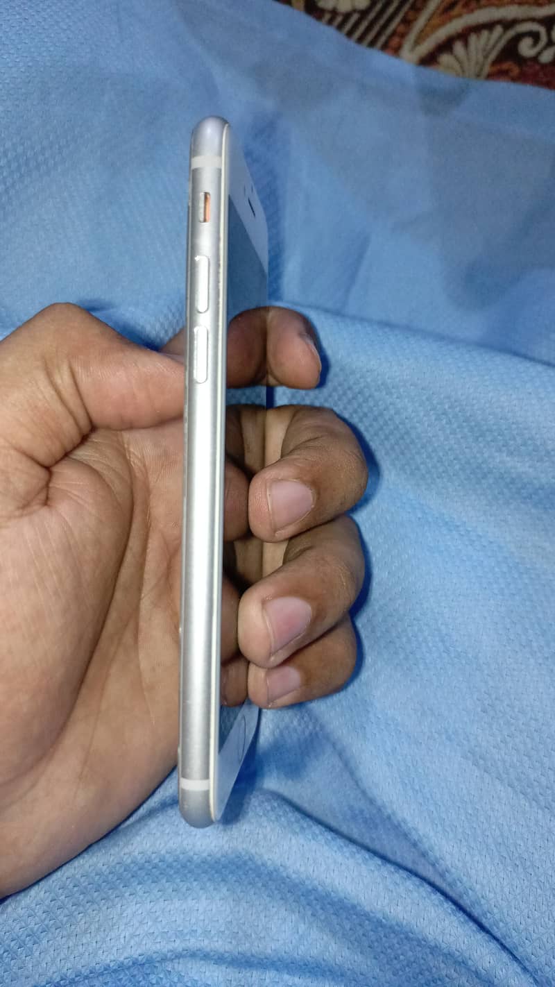 Apple iPhone 8 1