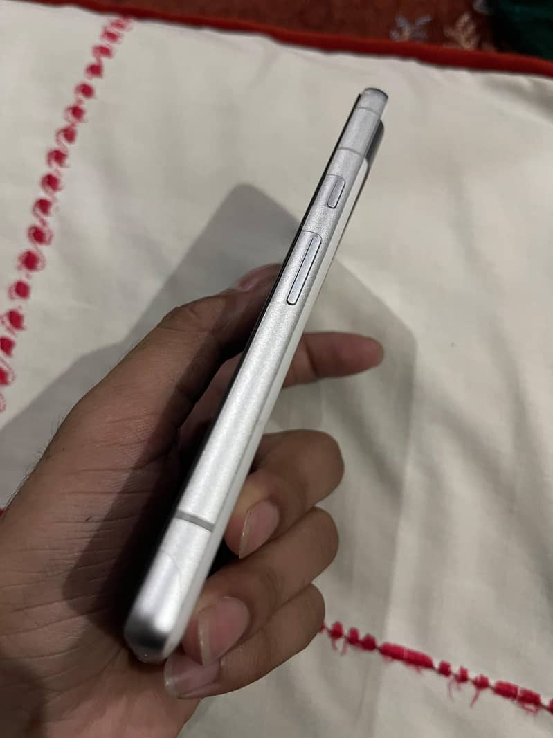 Google Pixel 7a 5