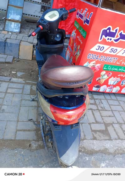 YJ future Scooty