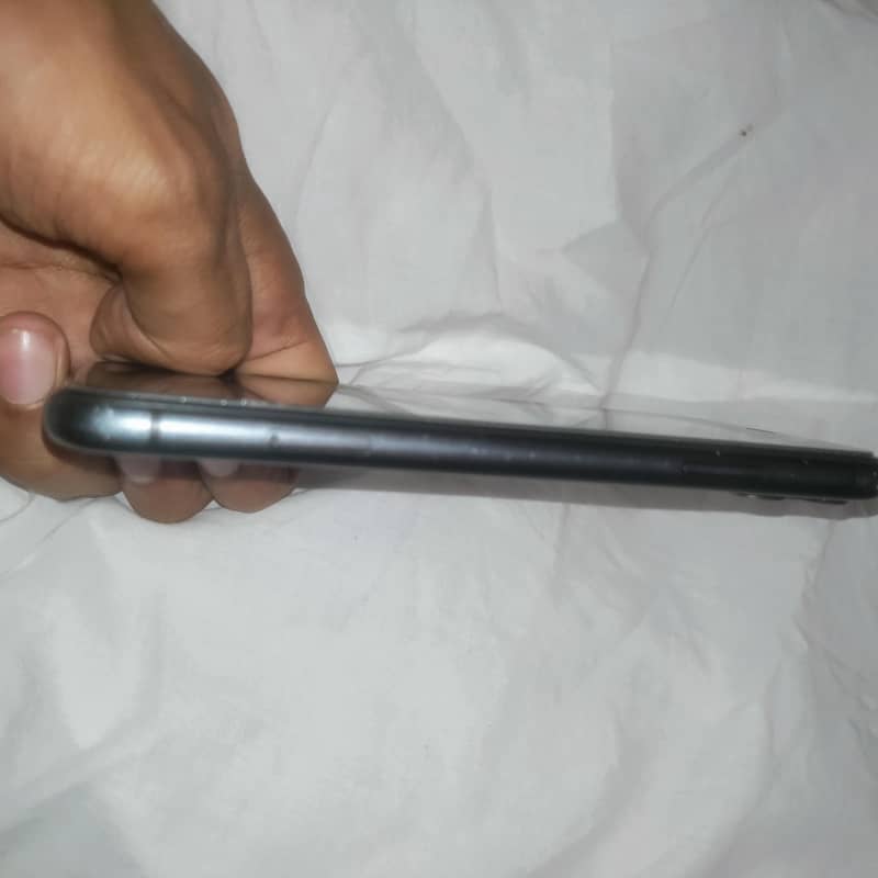 Apple iPhone 11 3