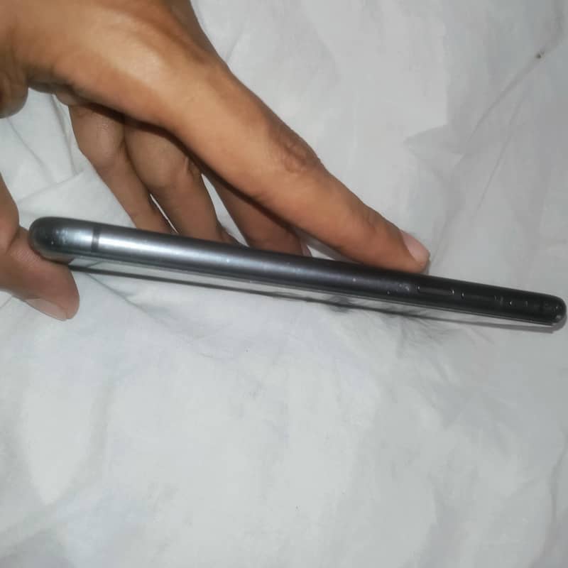 Apple iPhone 11 4