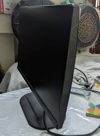 HP Z22n 22" Borderless Display Screen