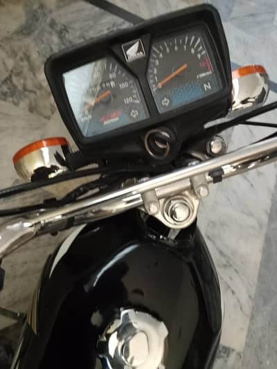 Honda 125 2025 model Black clour for sall