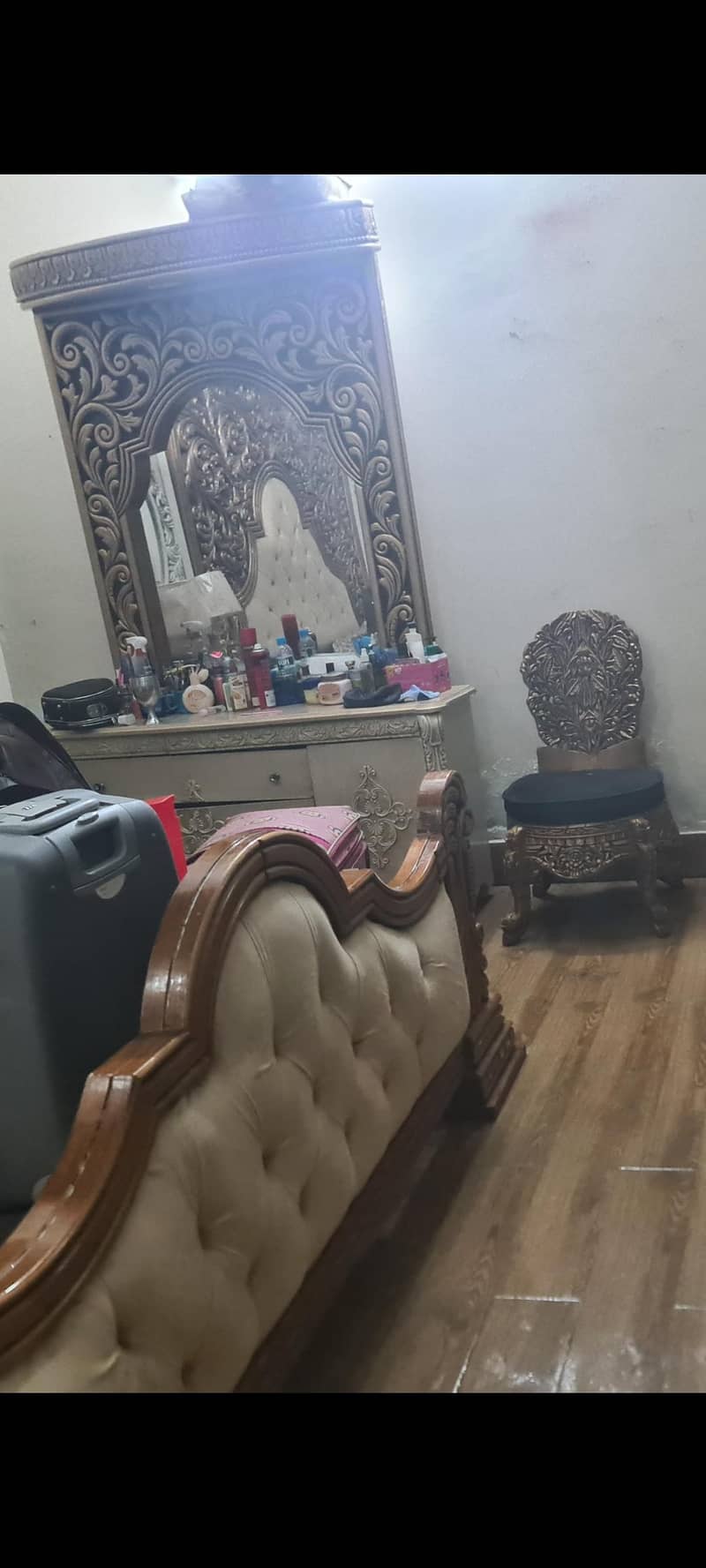 Bed with dressing table 1