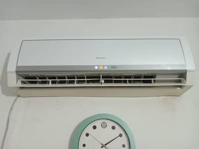 Gree Inverter AC 1 Ton