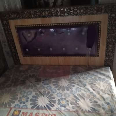beautyfull single bed with mattress