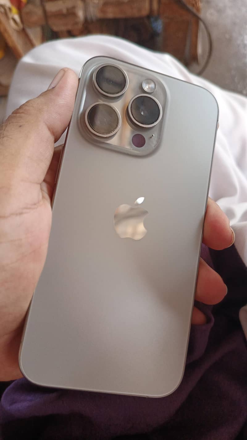 Apple iPhone 15 Pro 0