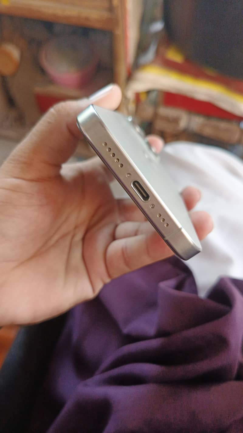 Apple iPhone 15 Pro 2