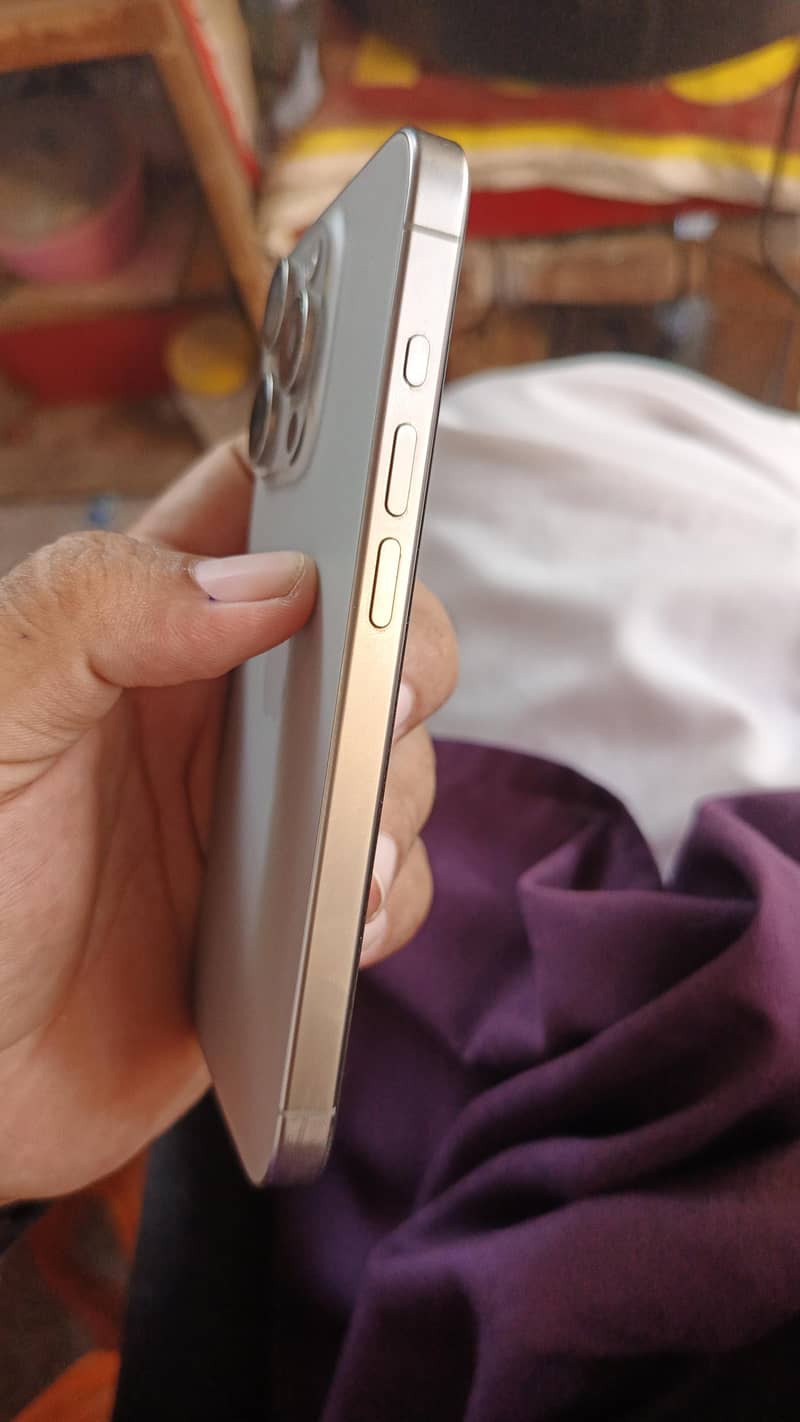 Apple iPhone 15 Pro 3