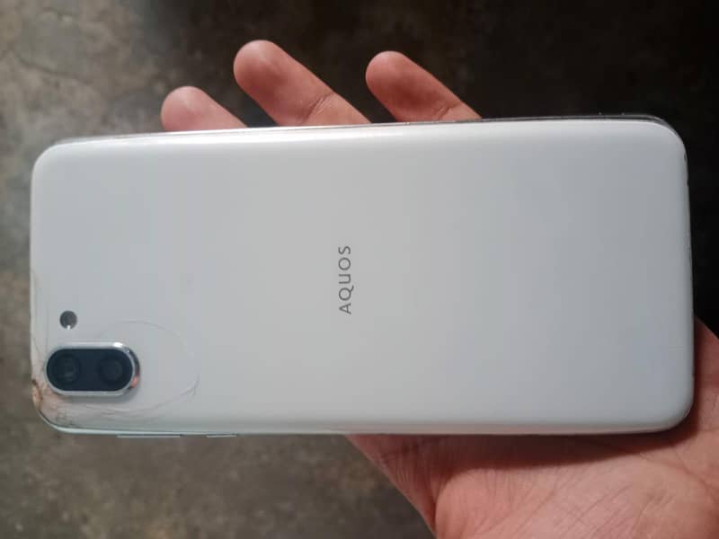 Sharp Aquos R2 1