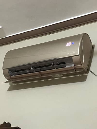 1 year used 9/10 condition dc inverter ac child ac