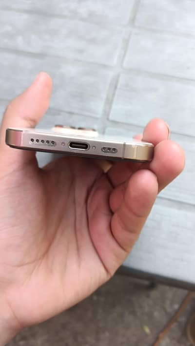 Apple iPhone 16 Pro