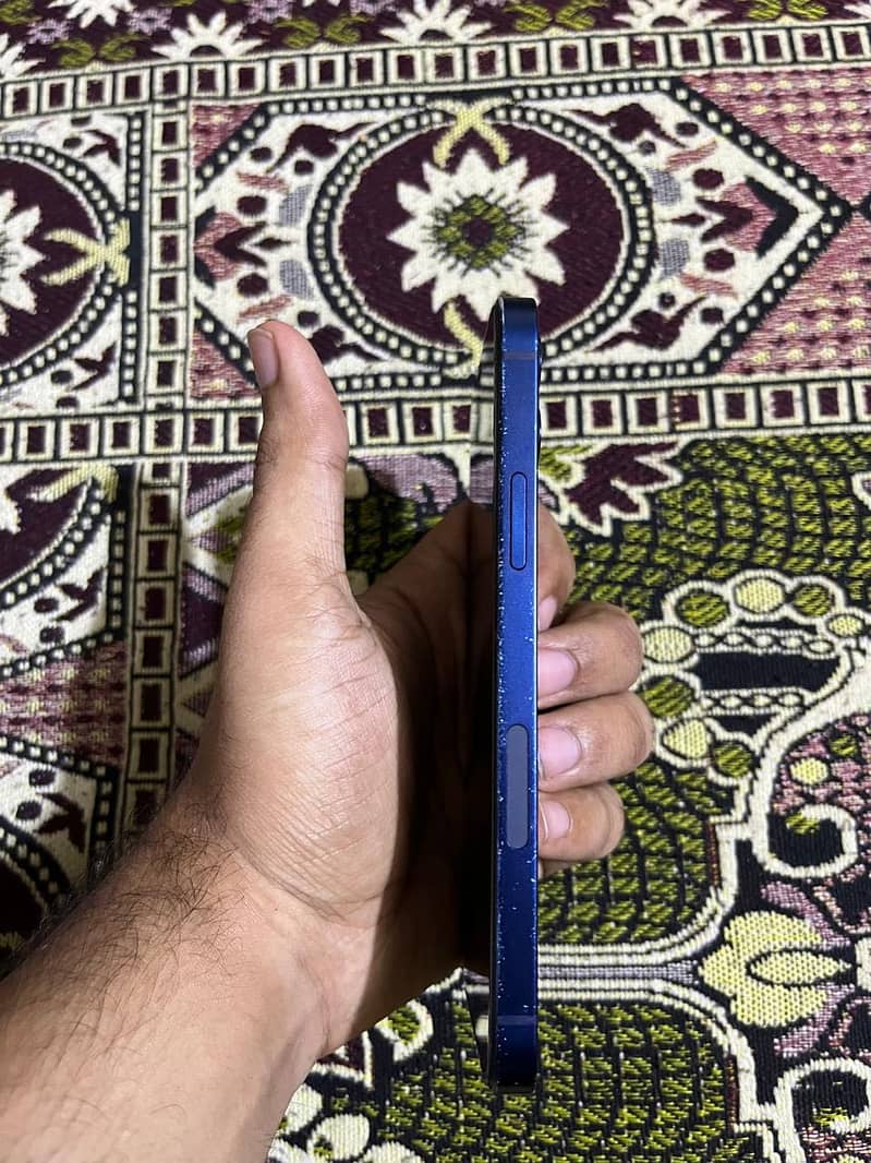 Apple iPhone 12 3