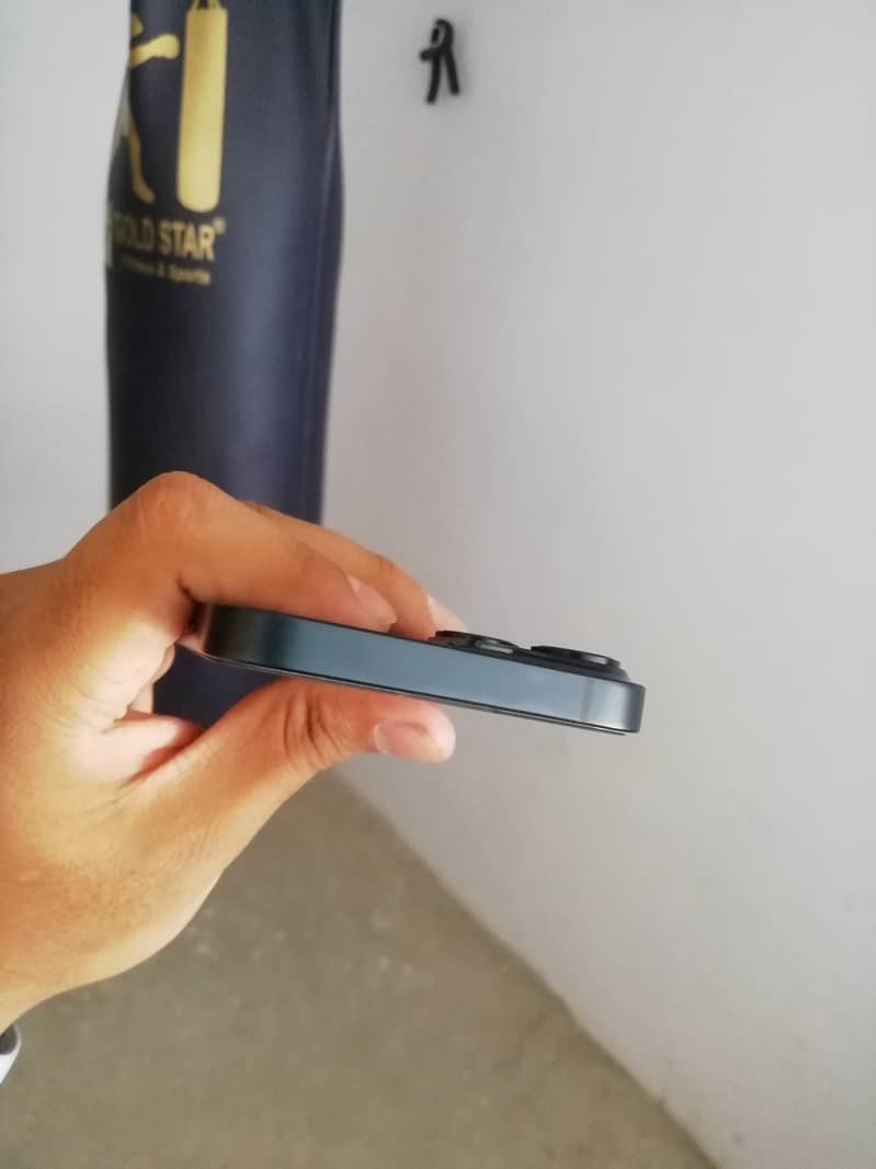 iPhone 14 6