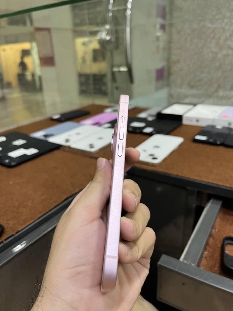 Apple iPhone 15 3