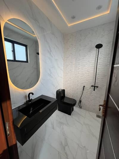5 MARLA BRAND NEW FIRST ENTRY FULL INDEPENDENT HOUSE AVAILABLE FOR RENT IN NASHEMAN IQBAL PHASE 2 NEAR TO UET SOCIETY COLLEGE ROAD LAHORE